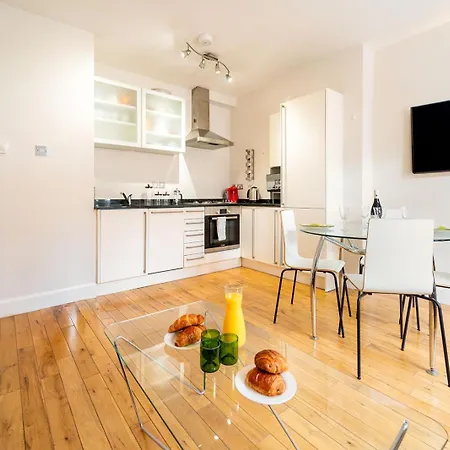 Spacious Apartment With A Balcony In Prime Location In Farringdon London Exterior photo