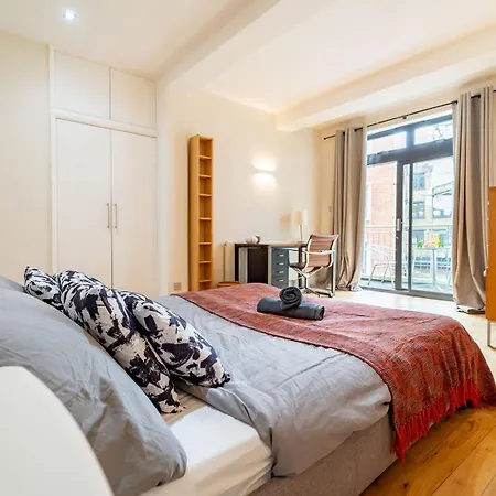 Spacious Apartment With A Balcony In Prime Location In Farringdon London Exterior photo