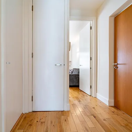 Spacious Apartment With A Balcony In Prime Location In Farringdon London Exterior photo